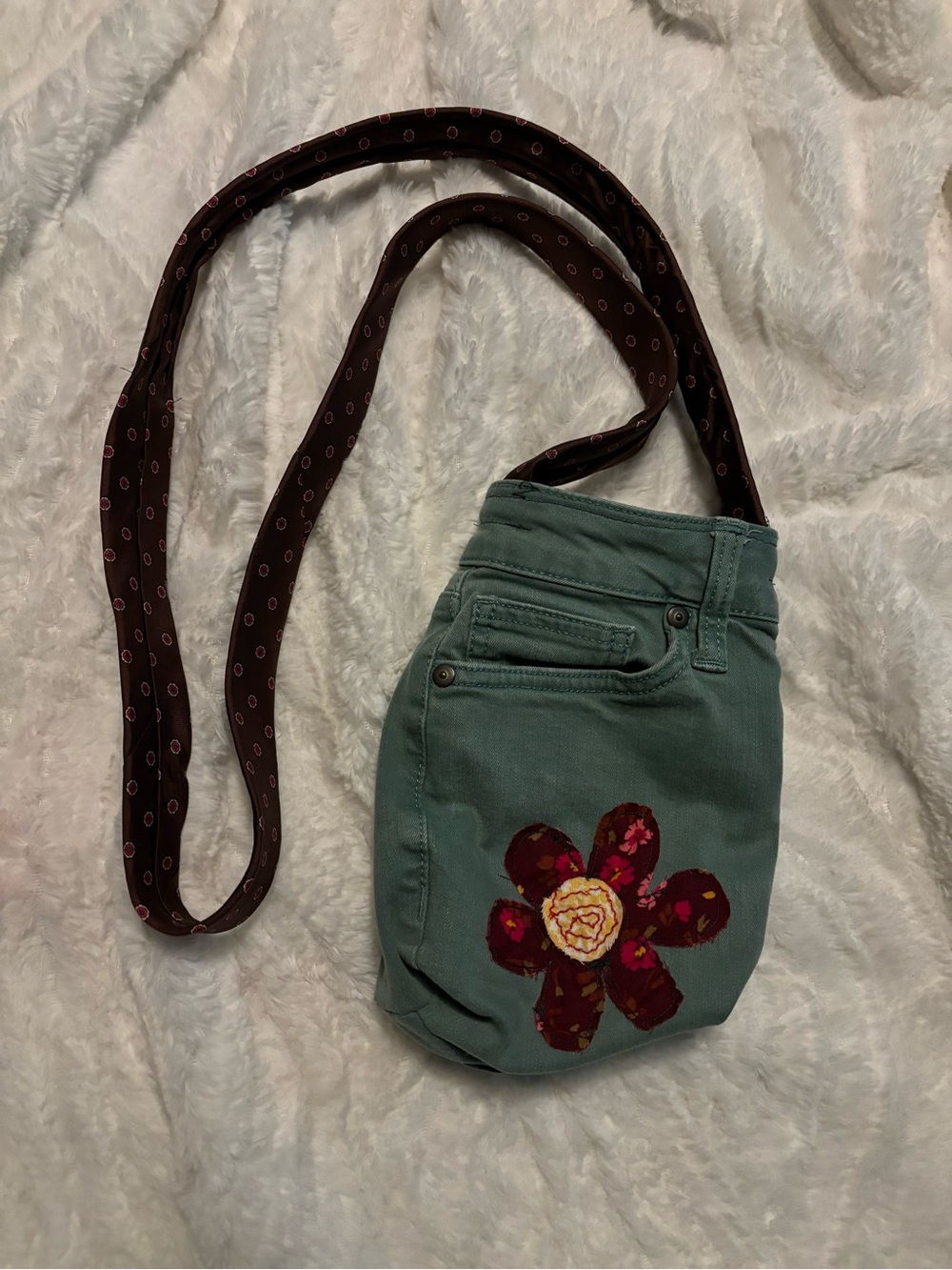 Red Daisy Upcycled Pocket Purse Green Crossbody
